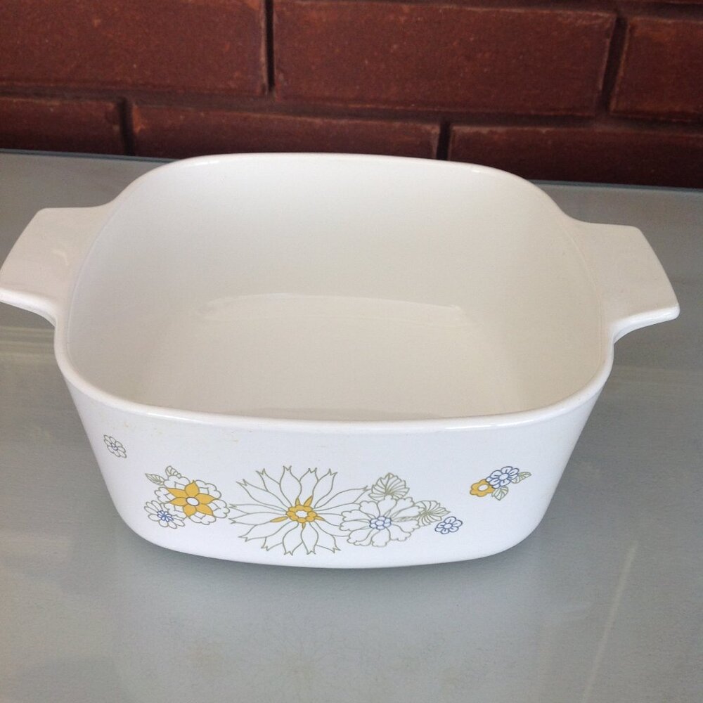 Vintage 1.5 Qt. Corningware Casserole Dish